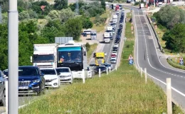 Bayram tatili dolayısıyla trafik yoğunluğuna dikkat